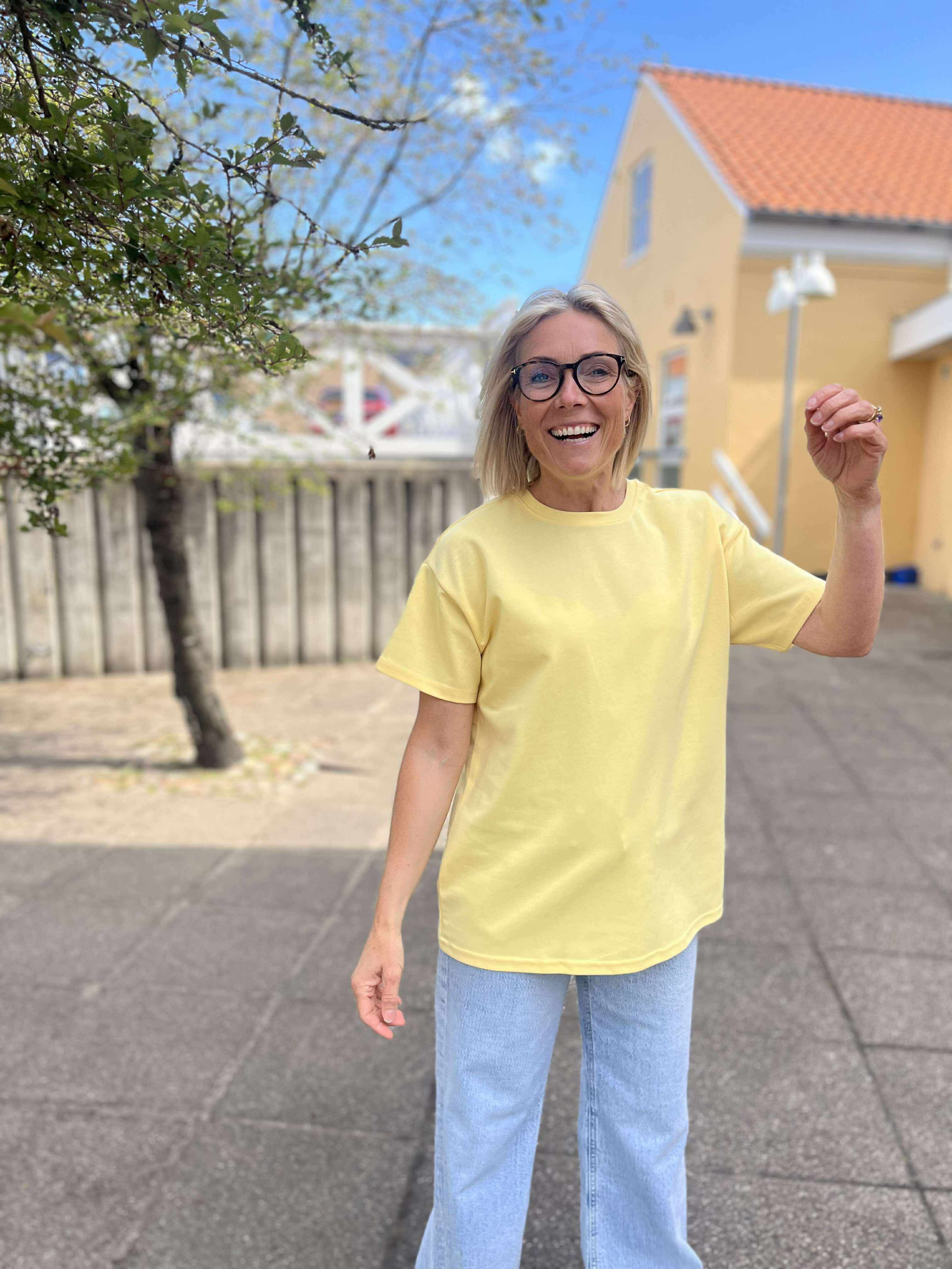 PCSKYLAR T-Shirt - Pale Banana